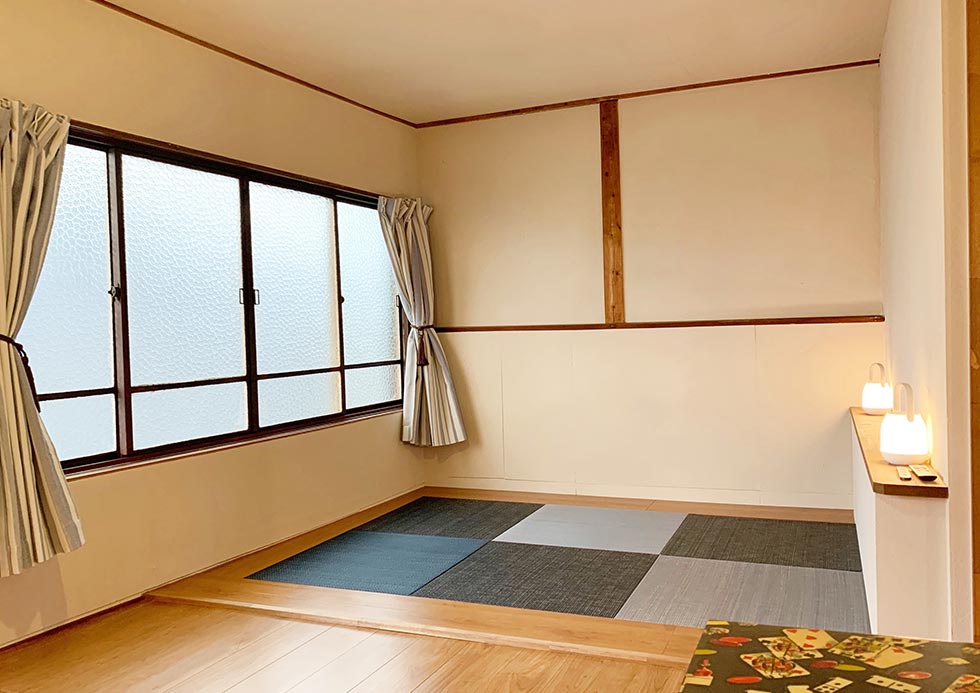 Room 1 (Right)