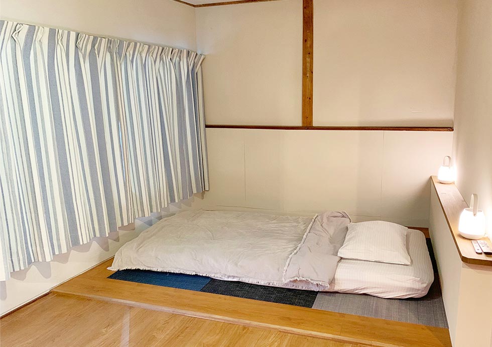 Room 1 (Right)