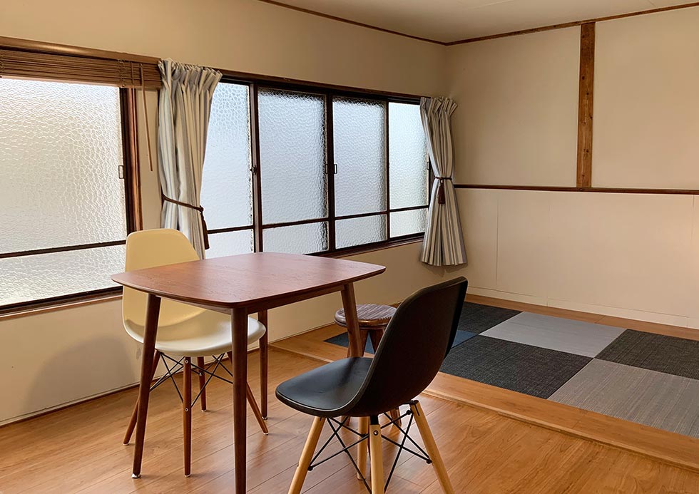 Room 1 (Right)