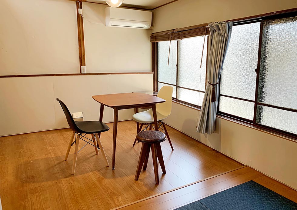 Room 1 (Right)