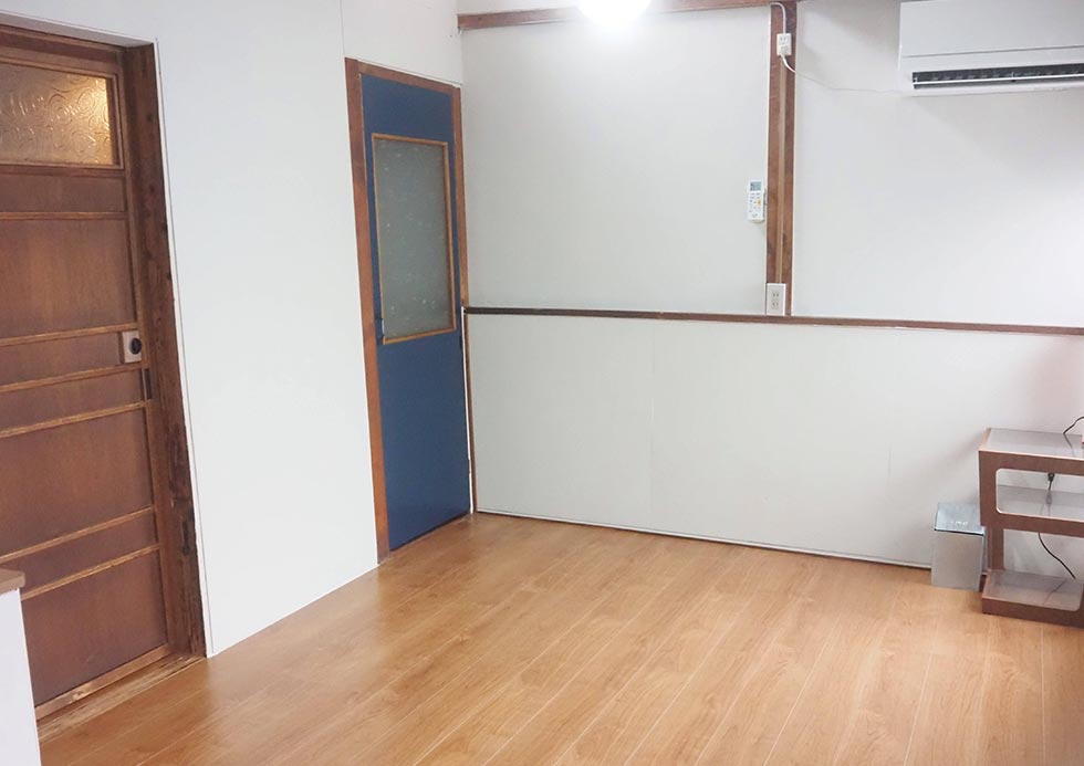 Room 1 (Right)