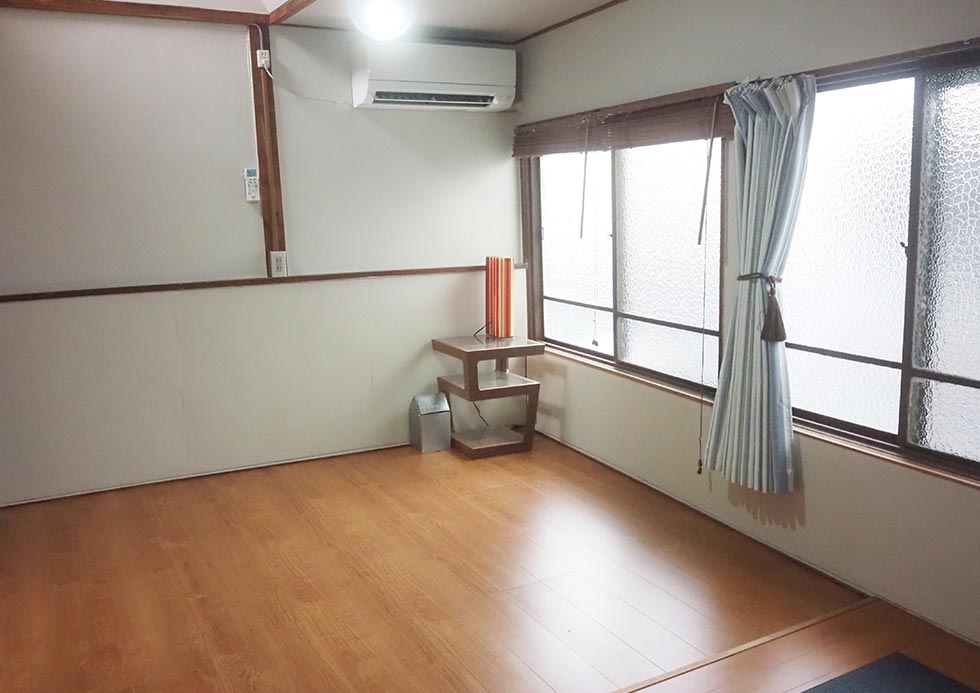 Room 1 (Right)
