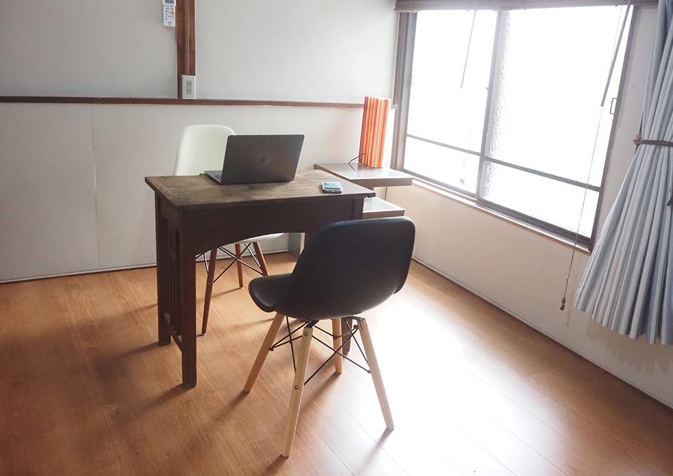 Room 1 (Right)