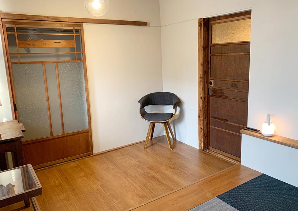 Room 2 (Left)